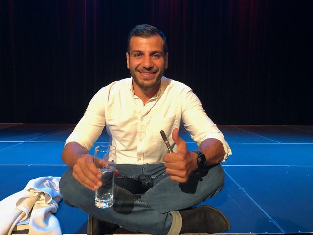 Mit "Der Flüchtling Ihres Vertrauens" gibt Jad Turjman, der bei Akzente Salzburg arbeitet, Einblicke in seinen Alltag in Salzburg.