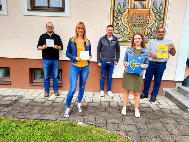  Jürgen Uitz (Obmann Trachtenkapelle Brand), Petra Walter (Kassier Stv.), Florian Porod (Obmann Stv.), Stefanie Kösner (Schriftführer Stv.), Herwig Macho (Kassier). | Foto: Christoph Mayer