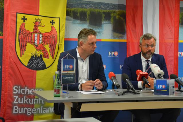 Wirtschaftssprecher Alexander Petschnig und Landesparteiobmann Norbert Hofer fordern eine "sachliche Aufklärung ohne Schlammschlacht" in der Causa Commerzialbank Mattersburg | Foto: Tscheinig