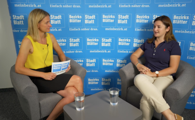 Marlene Svazek, Landesparteiobfrau der Salzburger FPÖ (re.), beim Sommergespräch mit Bezirksblätter Chefredakteurin Julia Hettegger (li).