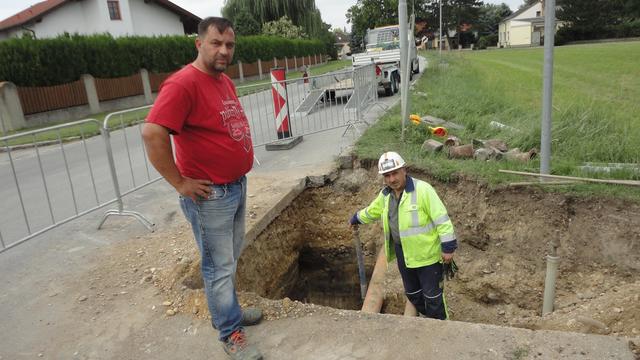 Mulaj und Ardic entdeckten die zwei Granaten. | Foto: Foto: Mold