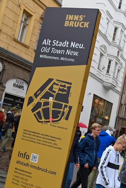 Infosäule in der Altstadt.