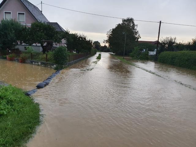 "Land unter" in Fürstenfeld: das gestrige Unwetter richtete in weiten Teilen des Stadtgebietes Fürstenfeld und den Ortsteile Übersbach und Altenmarkt massive Schäden an.