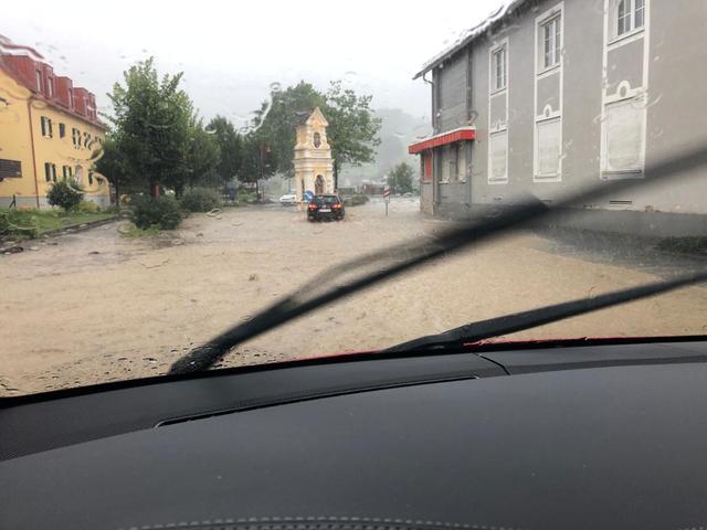 Straßen im Ortskern von Hatzendorf wurden überflutet.