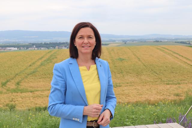 Doris Schmidl freut sich über die vielen Klimagemeinden.  | Foto: Doris Schmidl