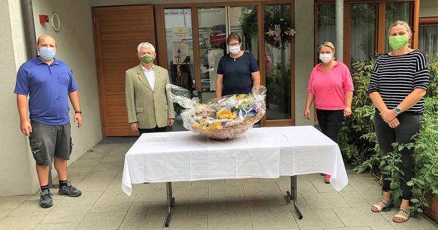 Hauswart Christian Pree, Bezirksobmann Karl Grufeneder, Obfrau Waltraud Mayrwöger, Heimleiterin Doris Mittendorfer und Pflegedienstleiterin Katharina Kastler.