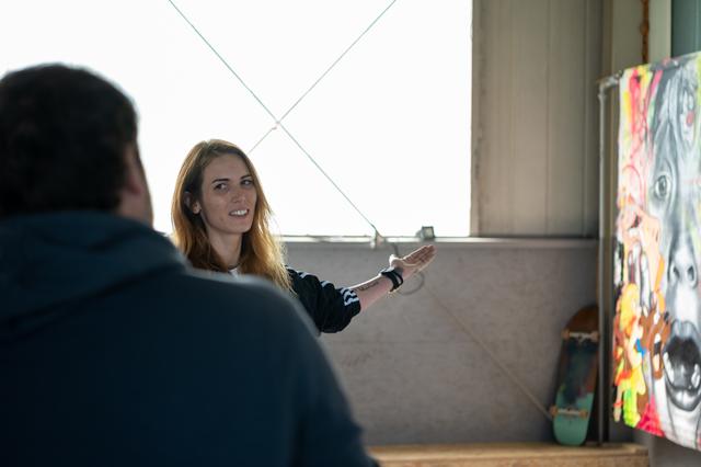 Der Betrachter soll Di Castellos Werke selbst interpretieren. Die Künstlerin gibt nichts vor.