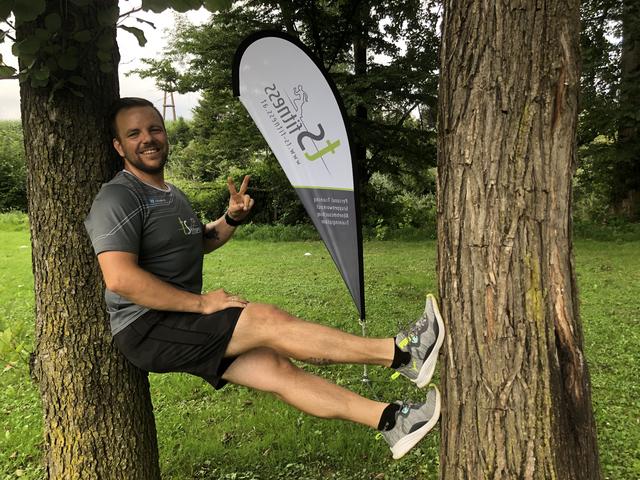 Fitnesstrainer Thomas Schober lädt Outoor-Begeisterte jeden Donnerstag um 17 Uhr beim Generationenspielplatz in Heimschuh ein.