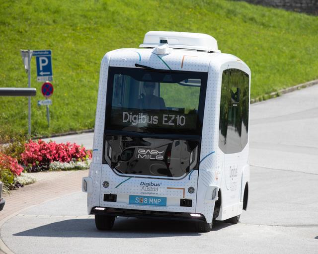 Der Demobetrieb des neuen selbstfahrenden Kleinbusses startet.