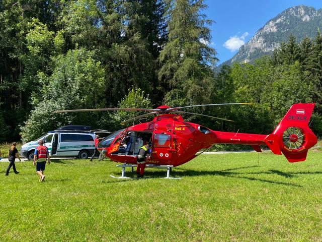 Bei einem Freizeitunfall in im Kramsacher Hochseilgarten stürzte am Freitag ein 49-Jähriger in die Tiefe.