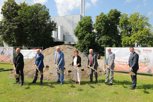 Spatenstich für das Fernwärmeprojekt Niklasdorf: Christian Pusterhofer, Ahmad Porkar, Adolf Melcher, Ursula Lackner, Johann Marak, Manfred Freitag und Andreas Kühberger (v.l.).