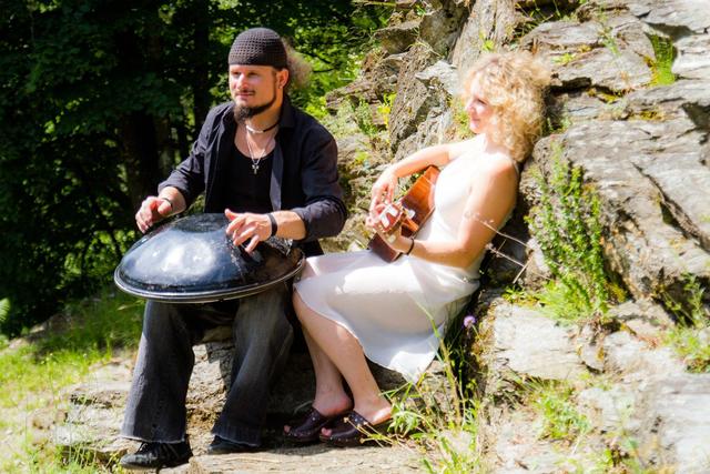 Eliz Schweizer und Klaus Lippitsch singen am Samstag in der Postgasse. | Foto: Stadt St. Veit