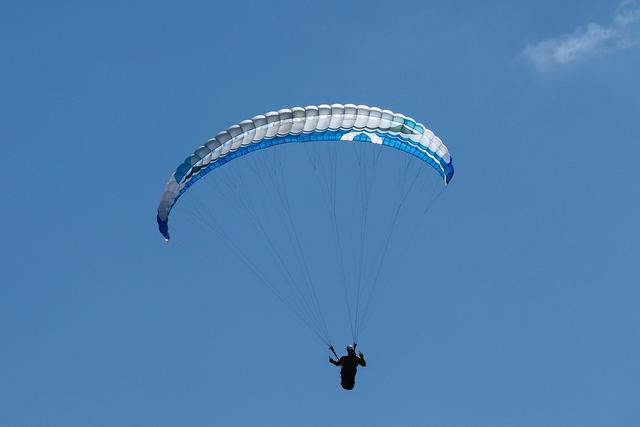 Auf der Emberger Alm stürzte ein Mann aus Deutschland  mit seinem Paragleiter ab und wurde schwer verletzt. | Foto: pixabay/manfredrichter - Symbolphoto