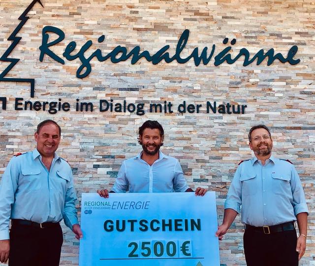 Großzügige Spende für die Feuerwehren Köttmannsdorf und Wurdach. Am Bild: 
Michael Leutschacher (Kommandant der FF Wurdach), Johann Hafner, Oswald Muriscano (Kommandant FF Köttmannsdorf ) (von links ) | Foto: Regionalwärme