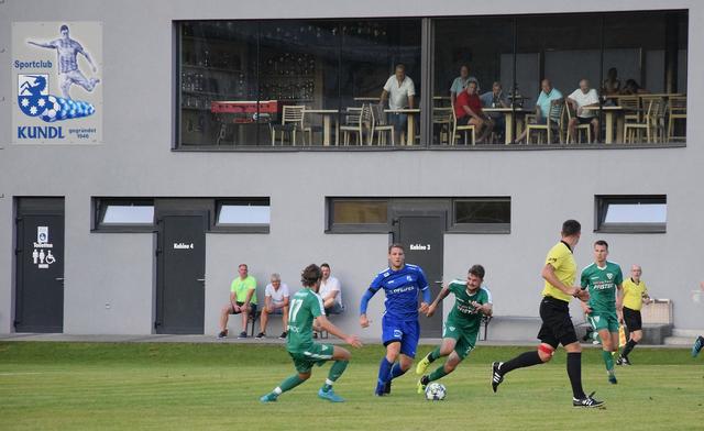 SC Pfeifer Kundl (blau) vs. SK Blitzschutz Pfister Ebbs (grün) - Ansicht vom Vereinsheim. | Foto: Schwaighofer