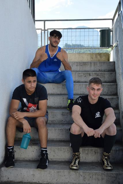 BC Unterberger Wörgl Box-Trainingscamp 2020 - Pause im Schatten des Stadionsaufganges. | Foto: Schwaighofer