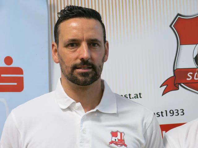 Trainer Herbert Ramsbacher setzt auf Power-Fußball, der die Fans begeistert.
