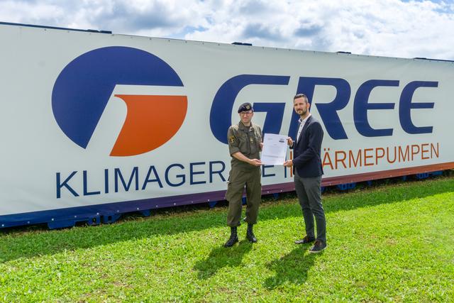 Der Kommandant des Aufklärungs- und Artilleriebataillons 7 Oberstleutnant Günter Rath mit dem GREE GmbH Geschäftsführer und Miliz-Notfallsanitäter Markus Wolf. (v.l.) | Foto: Christian Fratnik @Gree GmbH