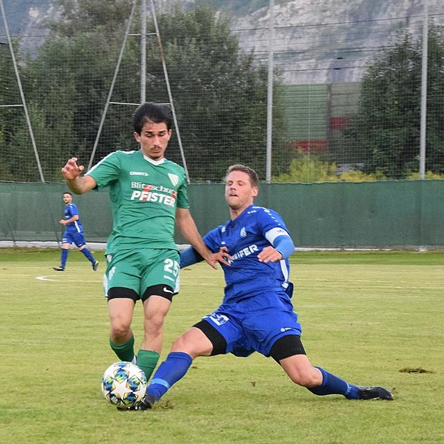 SC Pfeifer Kundl (blau) vs. SK Blitzschutz Pfister Ebbs (grün). | Foto: Schwaighofer