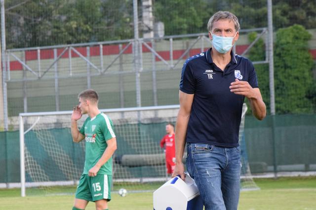 SC Pfeifer Kundl vs. SK Blitzschutz Pfister Ebbs - Kundl Trainer Roger Kühmaier. | Foto: Schwaighofer