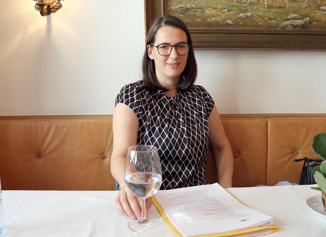 Die Tiroler EU-Abgeordnete Barbara Thaler legte dar, wie sie sich auf EU-Ebene für eine Lösung in Sachen Problemwölfe einsetzen will. | Foto: Othmar Kolp