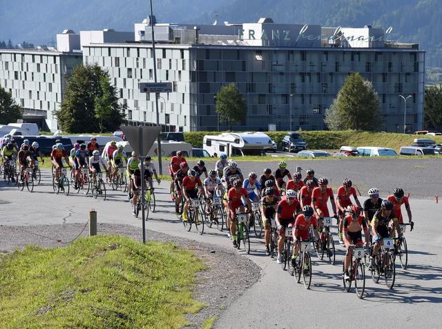 Über hundert Teilnehmer waren bei der 16. Nassfeld-Rad-Classic um die "Wulfenia-Trophy" am Start. | Foto: Hans Jost