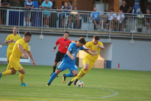 Wartbergs Lukas Frauenberger (links) im letzten Testmatch gegen Bad Zells Stefan Wiesinger.