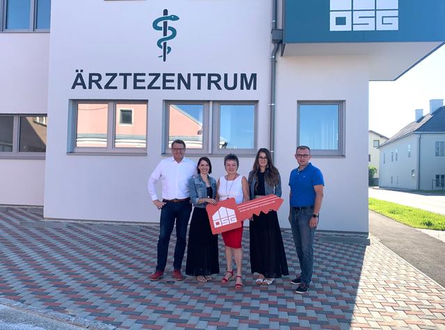 Offizielle Schlüsselübergabe vom Ärztezentrum Bernstein ist erfolgt.