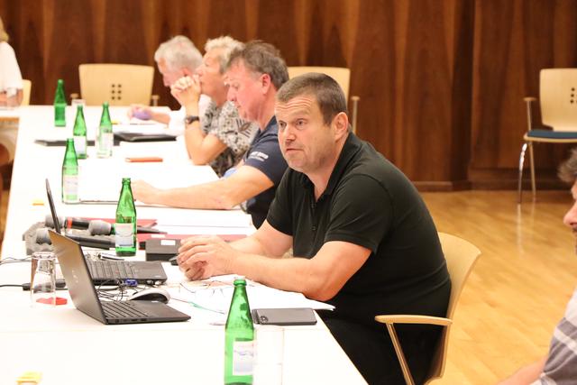 Vizebgm.  Thomas Hittler wies die Kritik der Instransparenz zurück. | Foto: Othmar Kolp