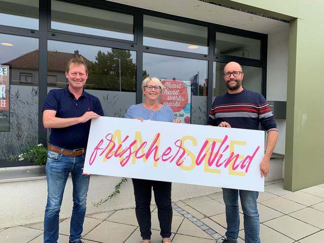 Wolfgang Wild (Geschäftsführer Almholz), Bürgermeisterin Michaela Wohlfahrt, Rene Lentsch (Geschäftsführer Freizeitbetriebe).