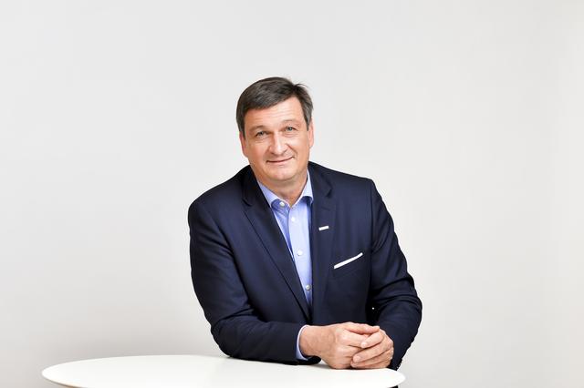 Kärntens Wirtschaftskammer-Präsident Jürgen Mandl analysiert die heute von der Bundesregierung präsentierten Hilfsmaßnahmen für die Unternehmer. | Foto: WKK/Helge Bauer