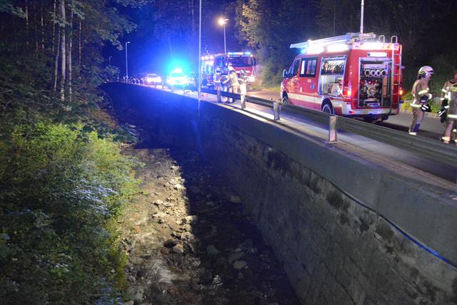 Vermutlich aufgrund überhöhter Geschwindigkeit dürfte der 14-jährige mit dem Motorfahrrad zu weit nach links geraten sein.