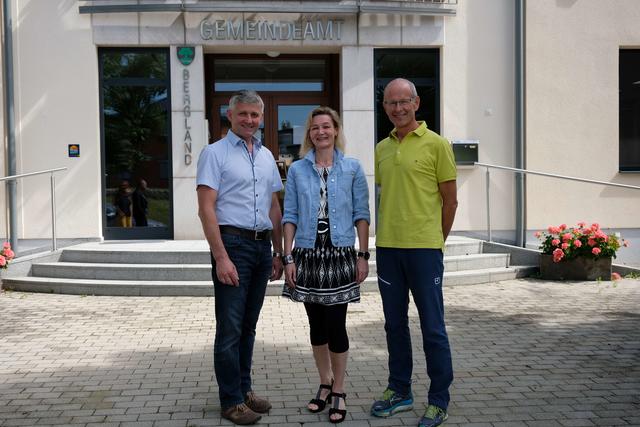 Erfolgreiches Team: Bürgermeister Walter Wieseneder, Buchhalterin Christiana Stübler und Amtsleiter Karl Pabst | Foto: Gemeinde Bergland