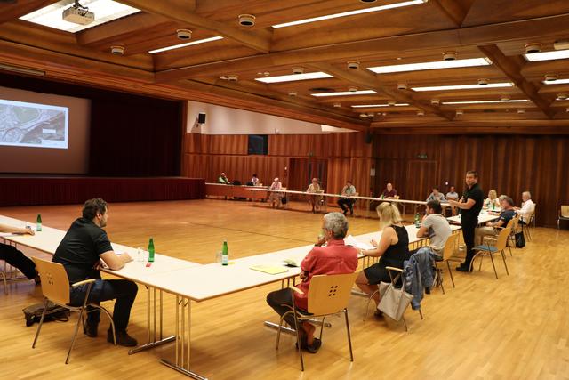 Der Landecker Gemeinderat tagte coronabedingt im Stadtsaal. | Foto: Othmar Kolp