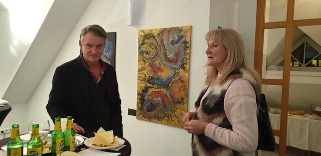 Hannes Wallner mit seinen Acrylic pouring Werken!