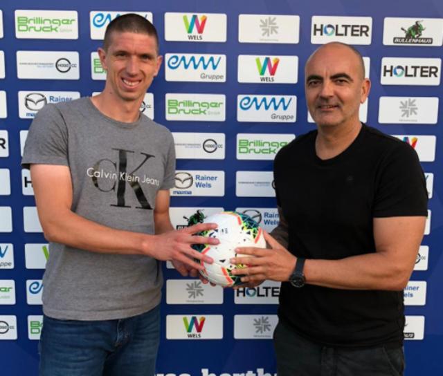 Roko Mislov, hier mit Sportchef Gerald Perzy, wird kommende Saison in der Regionalliga Mitte für WSC Hertha auflaufen. | Foto: WSC Hertha