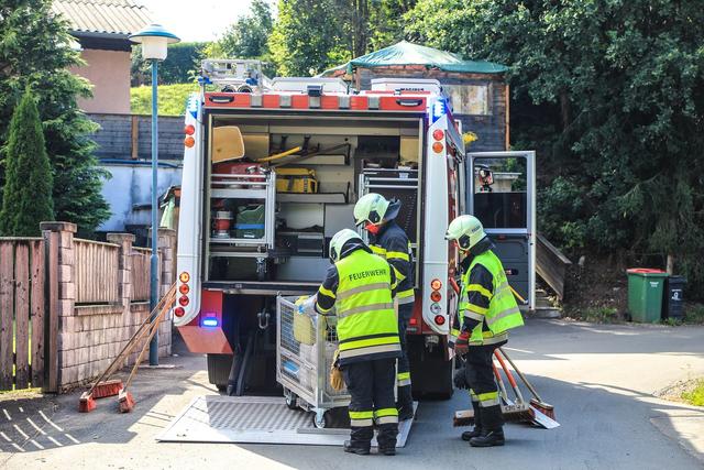 Die Feuerwehr musste gleich zwei Ölspuren beseitigen.