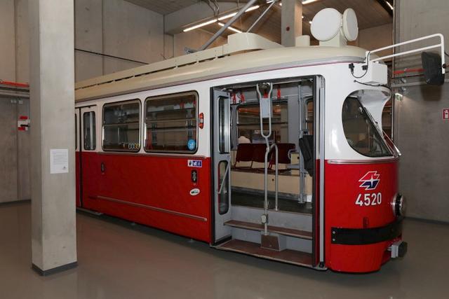 "Königreich der Eisenbahnen": In weiteren Bereichen der Ausstellung können sich die Besucher eine echte Straßebahngarnitur erkunden. | Foto: Hannes Hochmuth