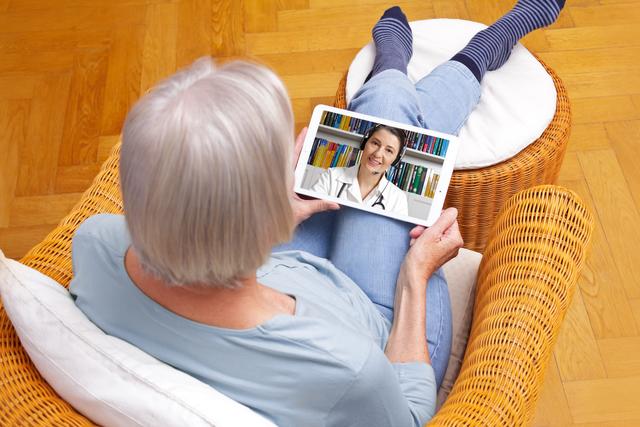 Patienten konnten und können ihre Ärzte auch online oder per Telefon gut erreichen. | Foto: Agenturfotografin/Shutterstock.com