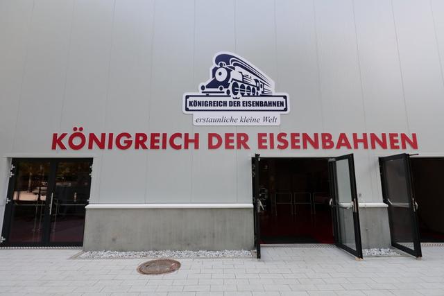  In Sichtweite zum Schweizerhaus (im Prater 119) hat das "Königreich der Eisenbahnen" offiziell seine Türen geöffnet. | Foto: Hannes Hochmuth