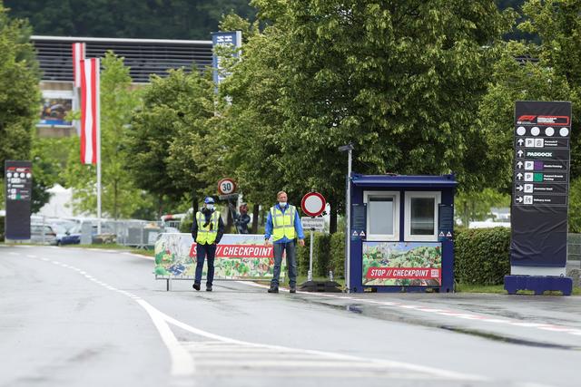 Das Ringareal wird komplett abgeriegelt. | Foto: GEPA pictures