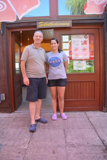 Feine Snacks gibt's im Badbuffet bei Naim und Florentina Salijaj.