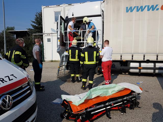 Menschenrettung im Grafenwörhter Gewerbepark: Blaulichtorganisationen im Einsatz | Foto: FF Grafenwörth