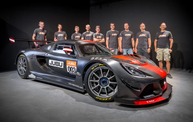 Im Rahmen der Eröffnung des neuen Lotus-Showrooms wurde das Fahrzeug präsentiert.