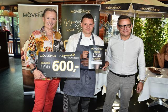 Hausherr Ossi Schellmann, Sieger Julian Kunz und Hannes Wieser (v.l.).