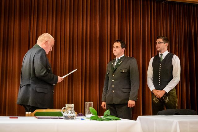 Angelobung in Aflenz: Bezirkshauptmann Bernhard Preiner mit Hubert Lenger und Thomas Gaber.