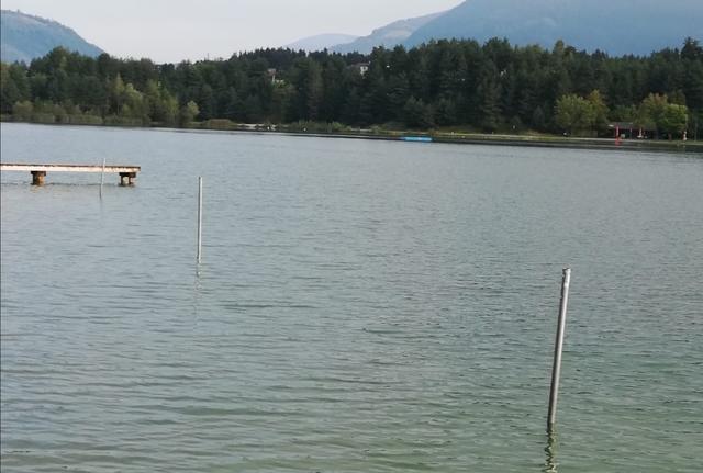 Die Tafeln, die den Nichtschwimmerbereich anzeigen, wurden zum wiederholten Mal gewaltsam entfernt.