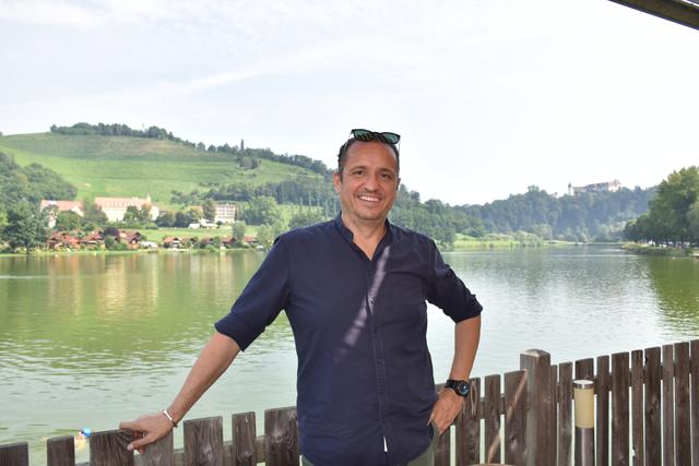 "Mister Sulmsee" Franz Prasser weiß die einzigartige Lage des Sulmsees und den traumhaften Ausblick zu schätzen: "Der Sulmsee ist unschlagbar und für den Gast ein echtes Paradies."