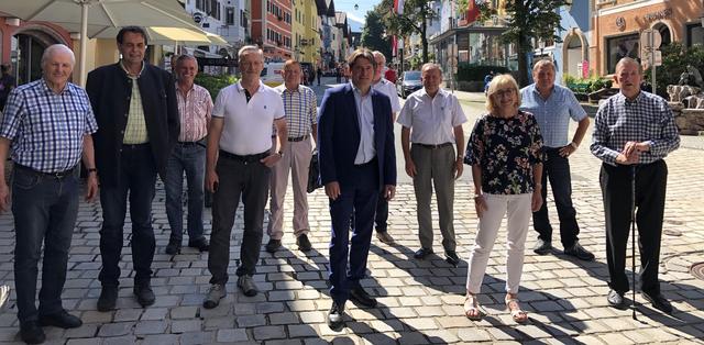 Johann Erharter (Westendorf), Josef Pirchl (Going), Sebastian Haunholter (Schwendt), Sebastian Eder (Hochfilzen), Josef Hechenbichler (Kössen), VP-Bezirksobm. Peter Seiwald, Stefan Mühlberger (Kössen), Friedhelm Capellari (Kitzbühel), LR Beate Palfrader, Herbert Grander (Fieberbrunn), Karl Huber (Hopfgarten) (v. li.).