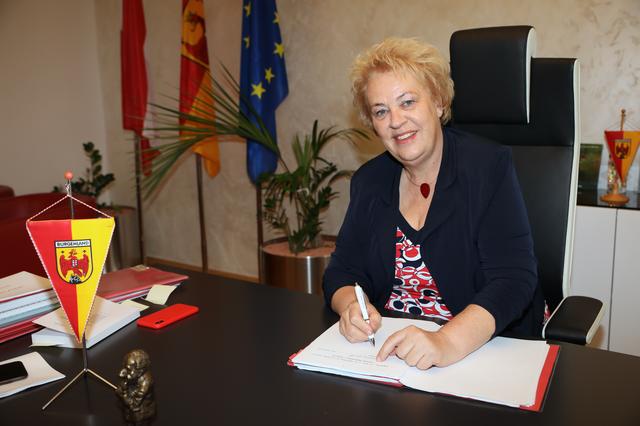 Landtagspräsidentin Verena Dunst wird um 10 Uhr den Sonderlandtag eröffnen. | Foto: LMS